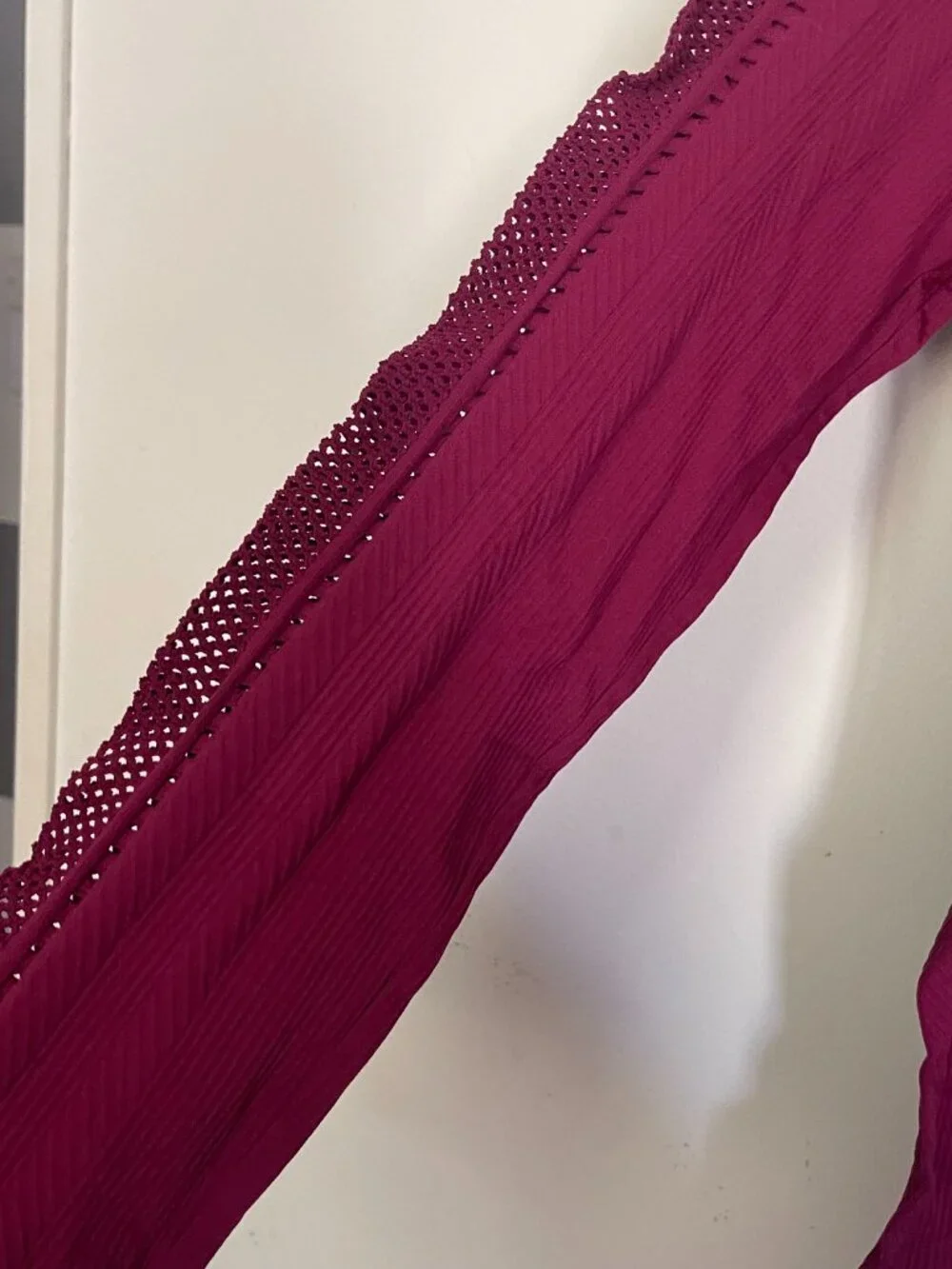 Athleta Medium Oxygen Long Sleeve Seamless Ribbed Mesh Activewear Top T10